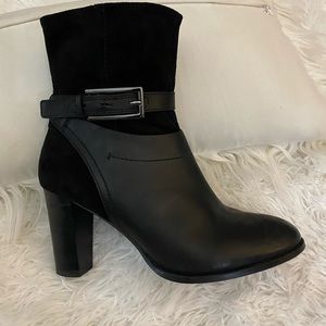 Clarks Kacie Garmet Booties Like New